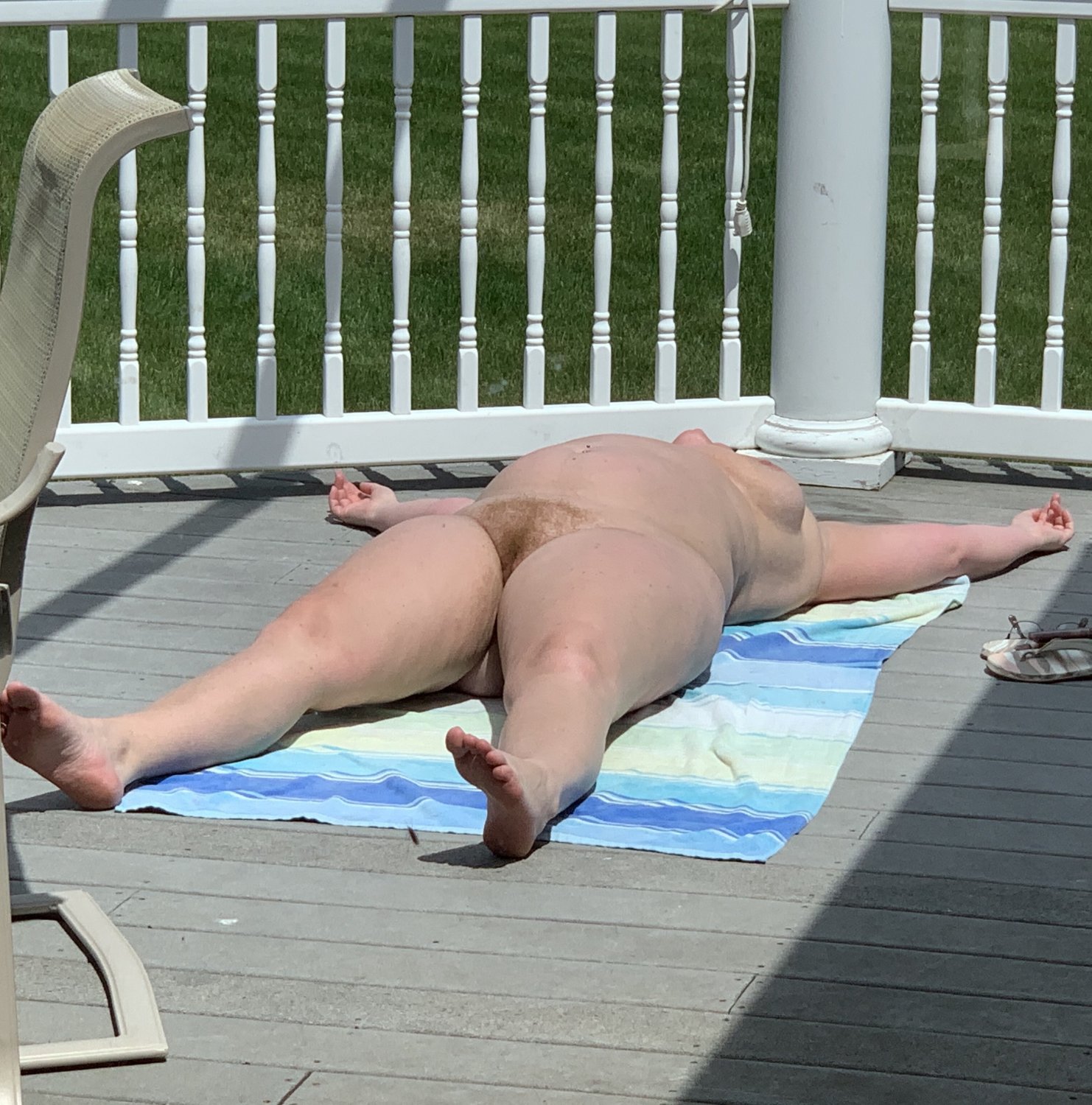 thick mature ginger sunbaking #O1CHwc8i