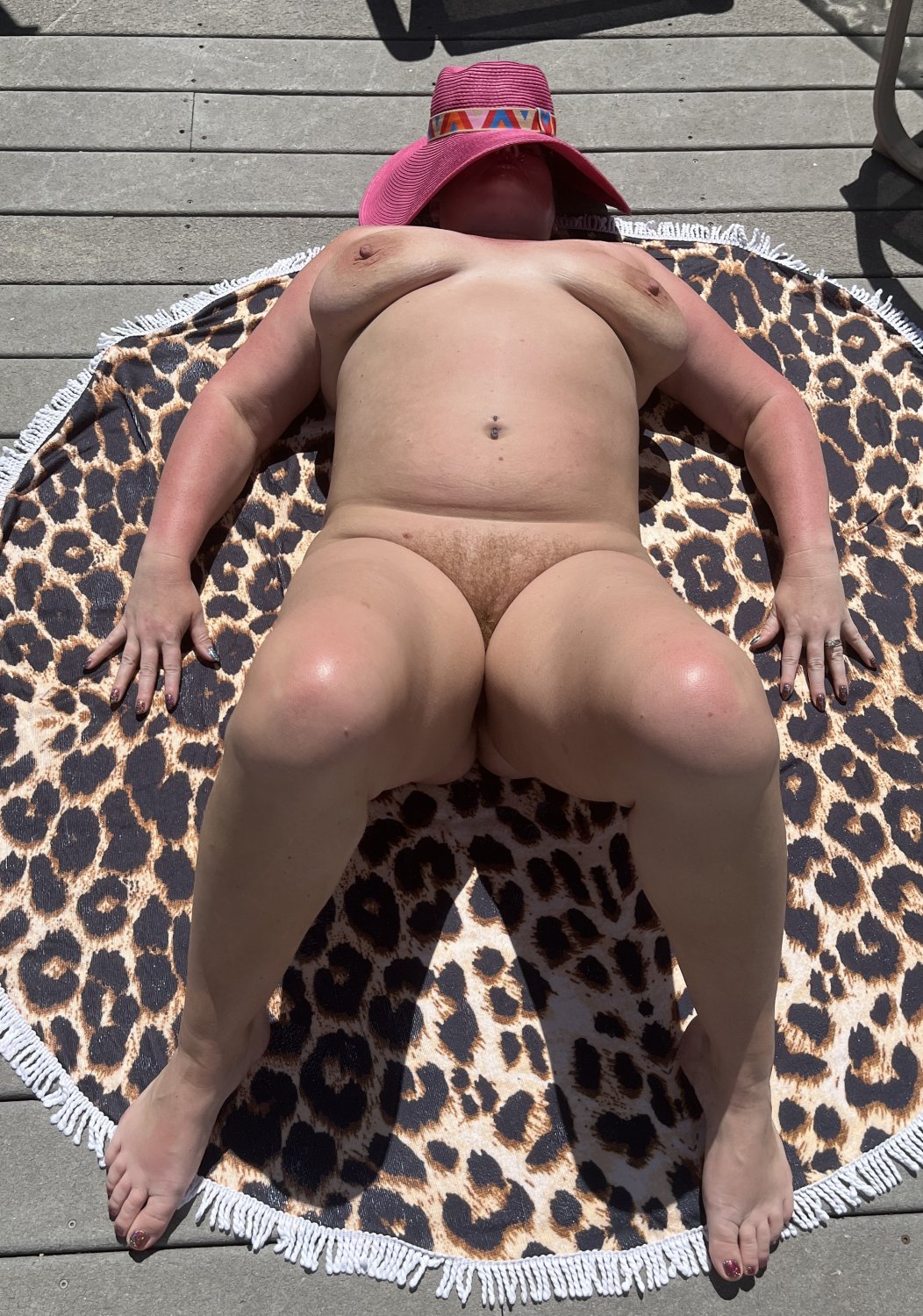 thick mature ginger sunbaking #SNzOMozi