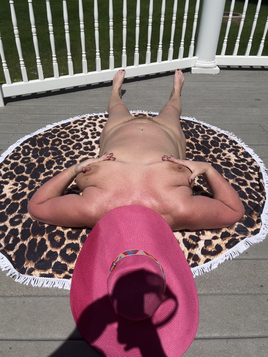 thick mature ginger sunbaking #WzMRraSQ