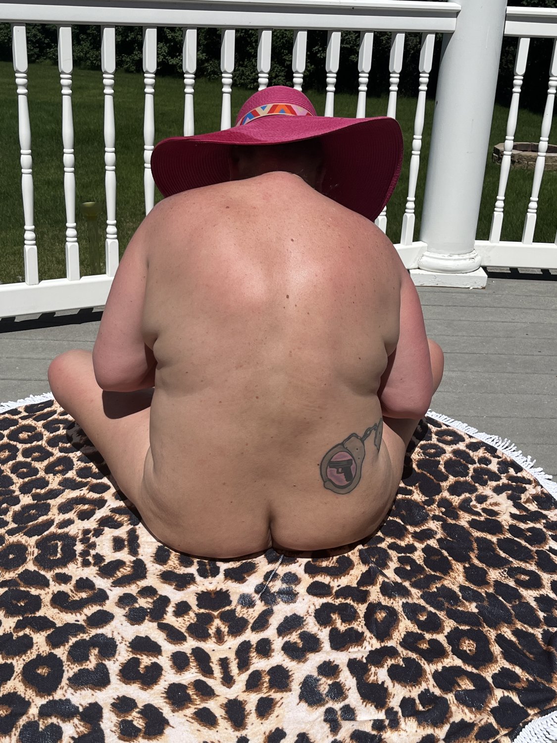 thick mature ginger sunbaking #cQ1qPJcx