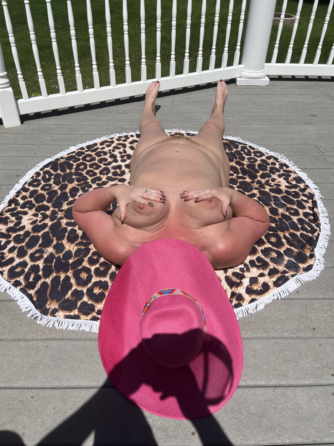 thick mature ginger sunbaking #z6LPoIeH
