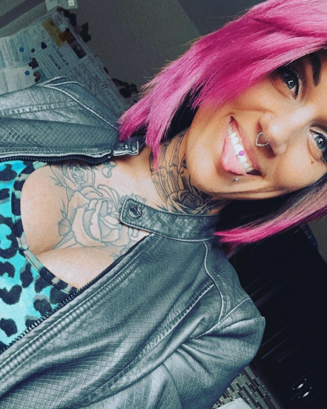 Random slut wife's & Girlfriend's #5YVUmnW4