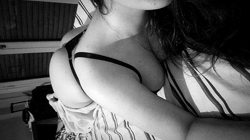 her eyes and boobs are amazing #zHUMgR94