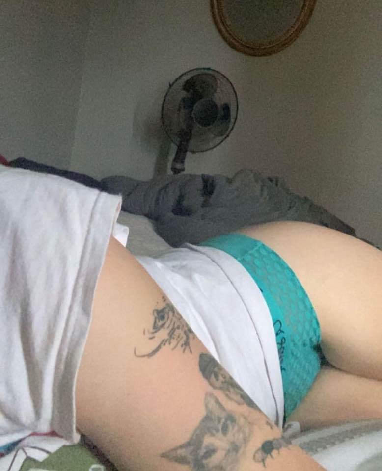 Ceecee 24 is a sexy webslut kik sendgfs22 to add your girl to the page #GfGXil39
