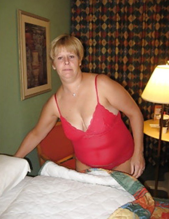 Men only fuck ugly and fat women if they are very slutty and dirty. This is one of them. #NeX2o511