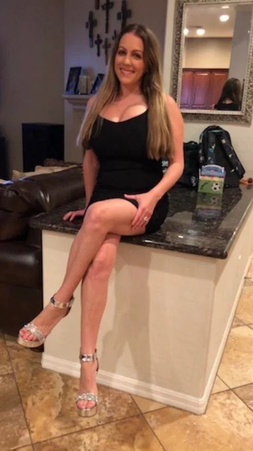 Cassi - Huge Titted Hotwife. (tit) #6Li4inZq