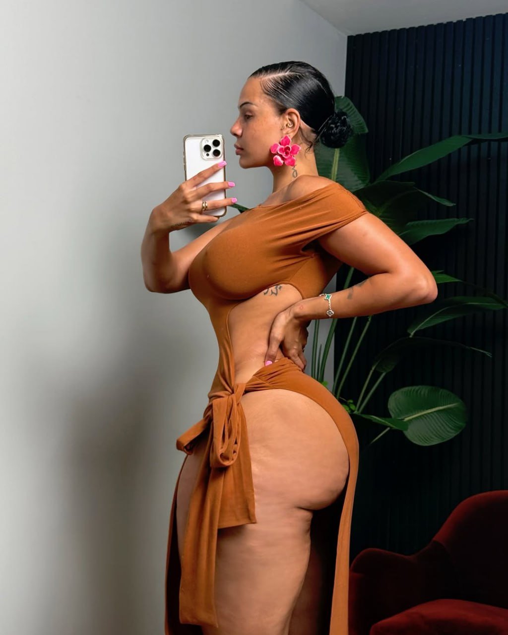 Thick ass model #4sCW3jeP