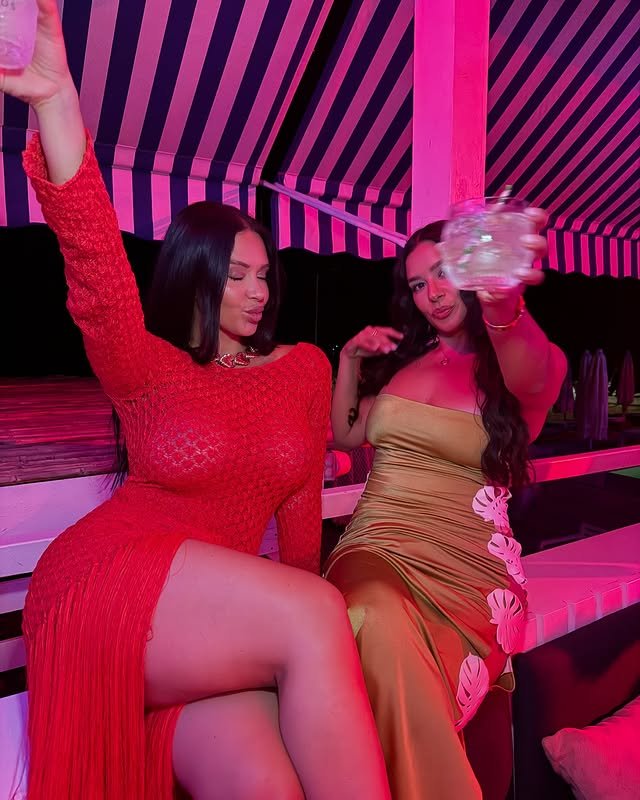 Daniela Rajic peituda puta de jogador #5MDQw0sE