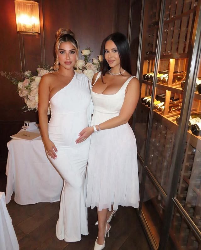 Daniela Rajic peituda puta de jogador #8QLm6O4i