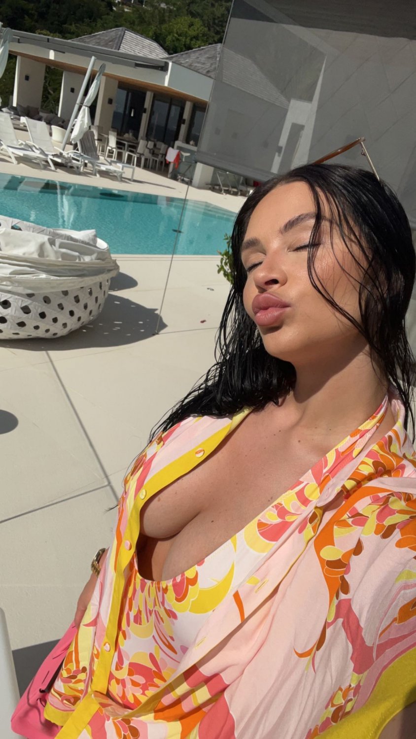 Daniela Rajic peituda puta de jogador #CzYniJPI