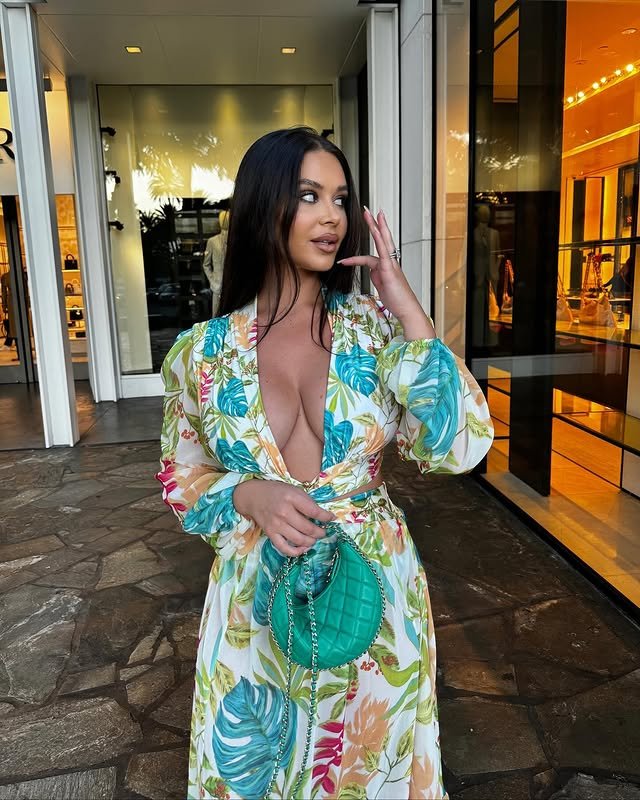 Daniela Rajic peituda puta de jogador #DNSqBWTt