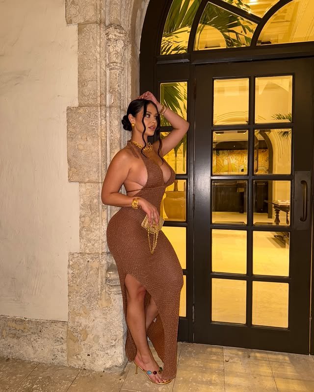 Daniela Rajic peituda puta de jogador #EkmgiT5k