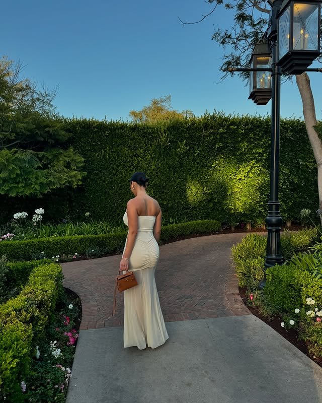 Daniela Rajic peituda puta de jogador #LRE7eifc