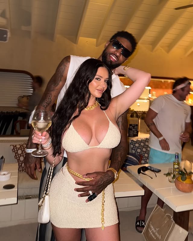 Daniela Rajic peituda puta de jogador #OuSPBVpy