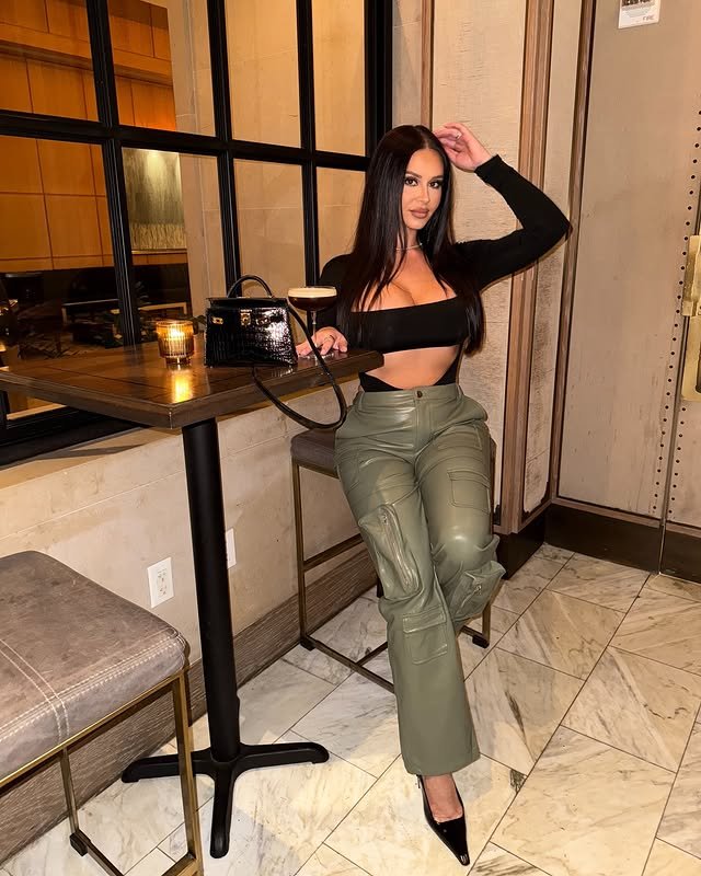 Daniela Rajic peituda puta de jogador #VZQNkTkc