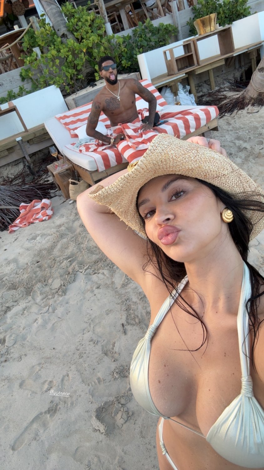 Daniela Rajic peituda puta de jogador #h3lyxdxp