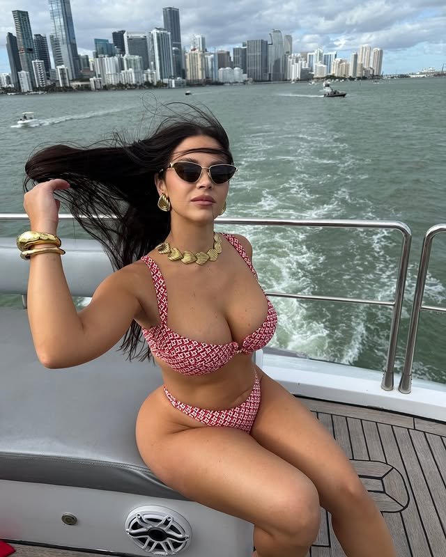 Daniela Rajic peituda puta de jogador #h5MpBAkX