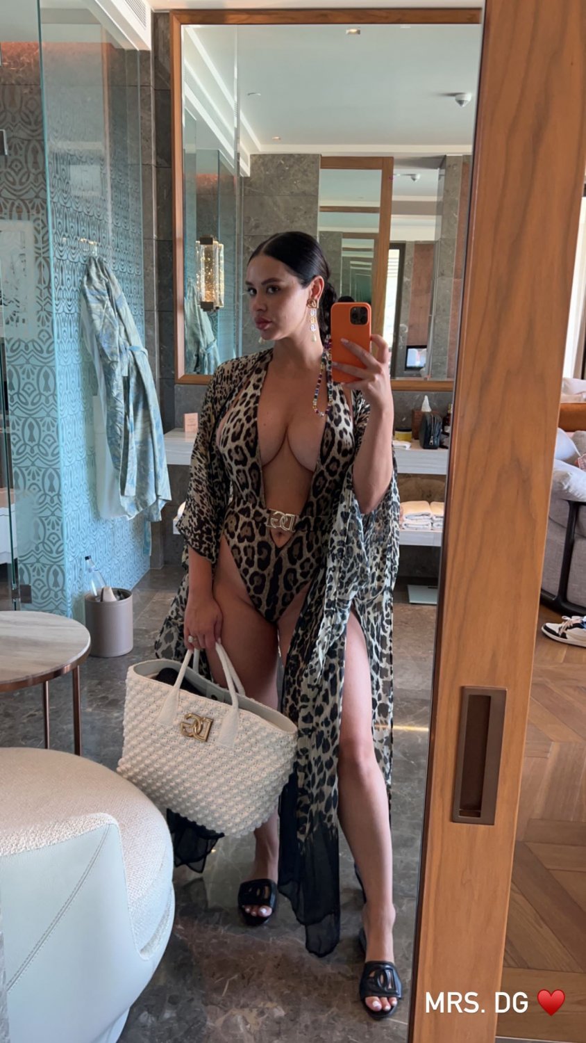 Daniela Rajic peituda puta de jogador #zOIACtLE