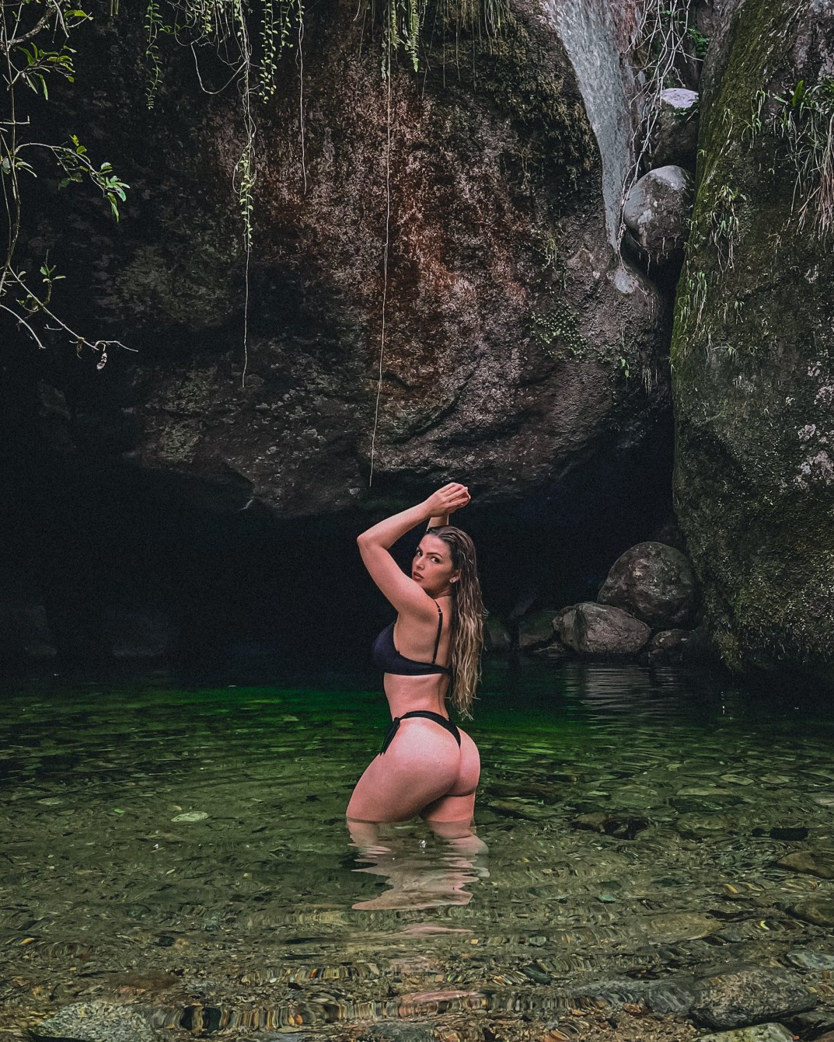 loira muito linda e gostosa #vNPoIAEV