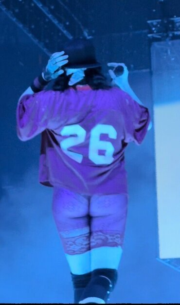 Billie Eilish concert #l85SX5vD