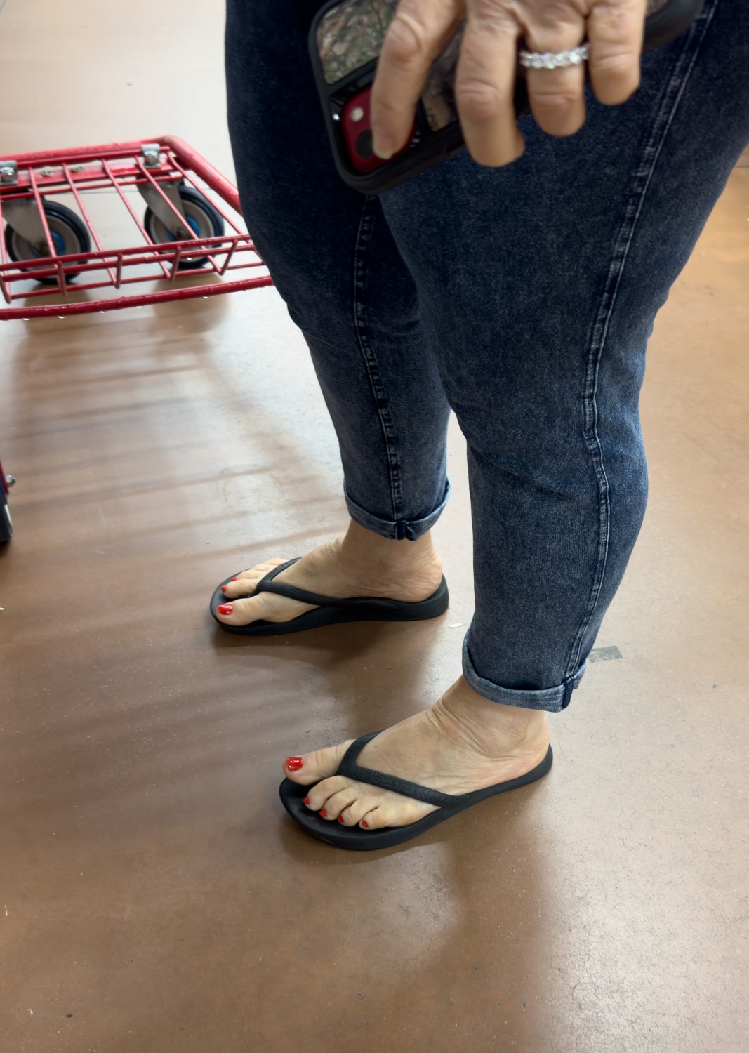 Thick MILF with big feet #6R7bExti